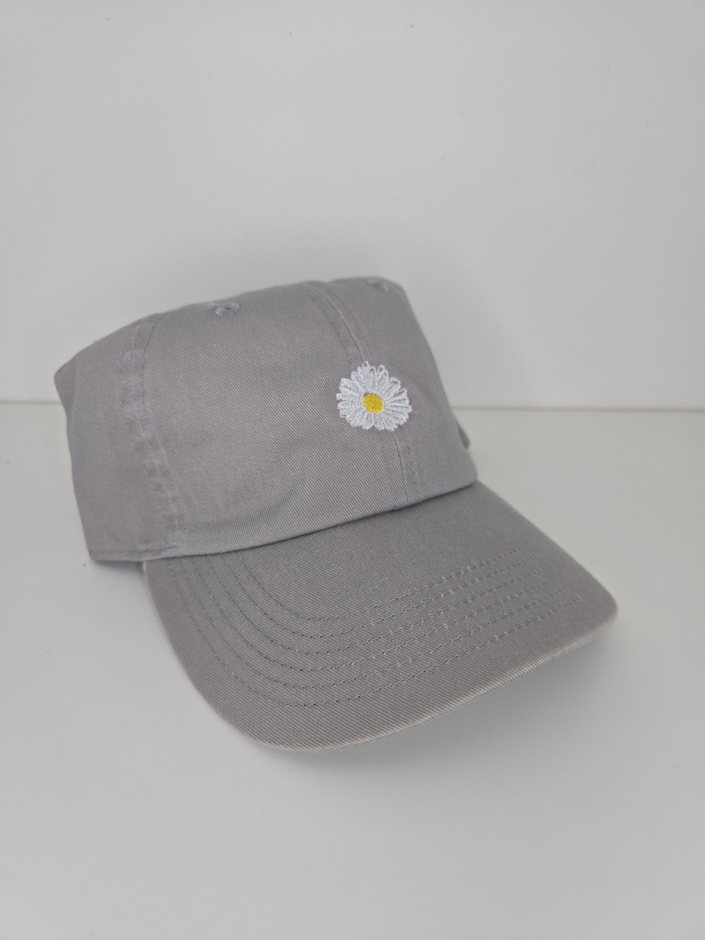 Gorra pelotero con Flor Margarita